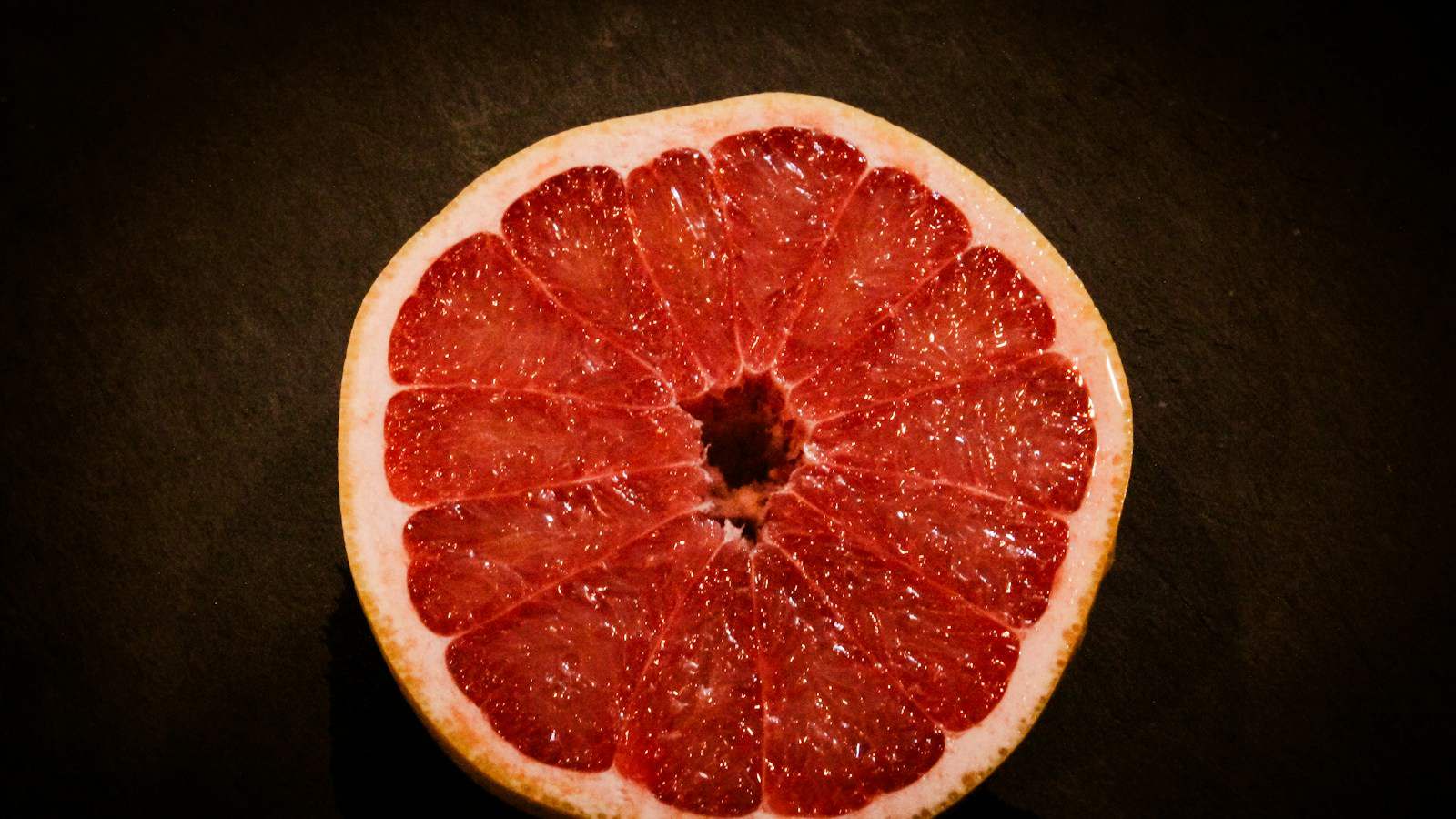 Prepolovljen grejpfrut – namirnica za doručak u vojničkoj dijeti