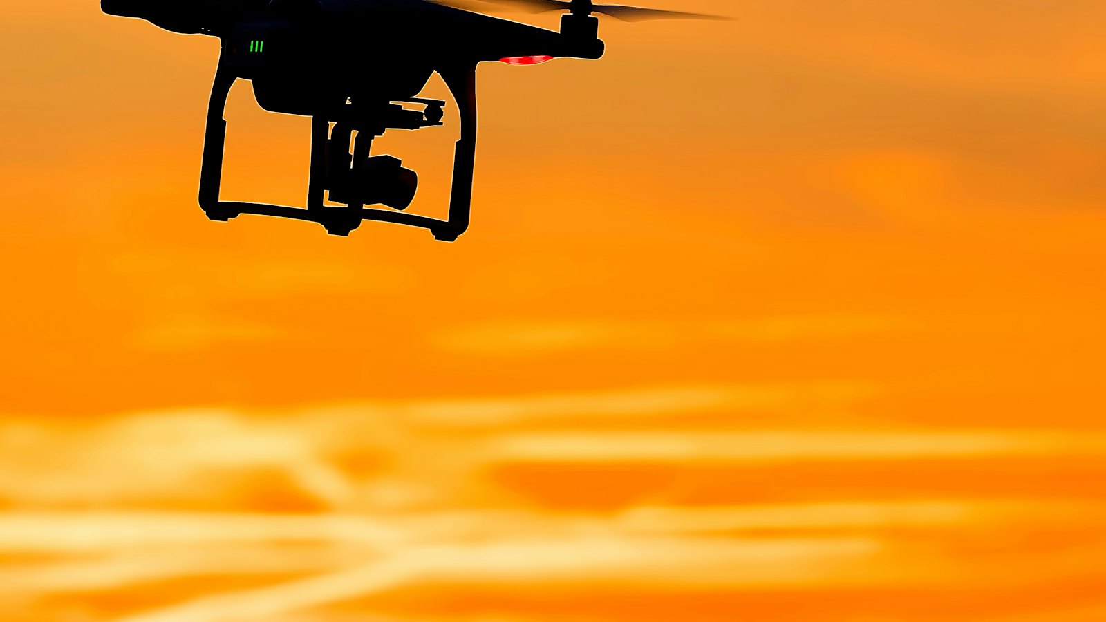 Dron kvadrokopter
