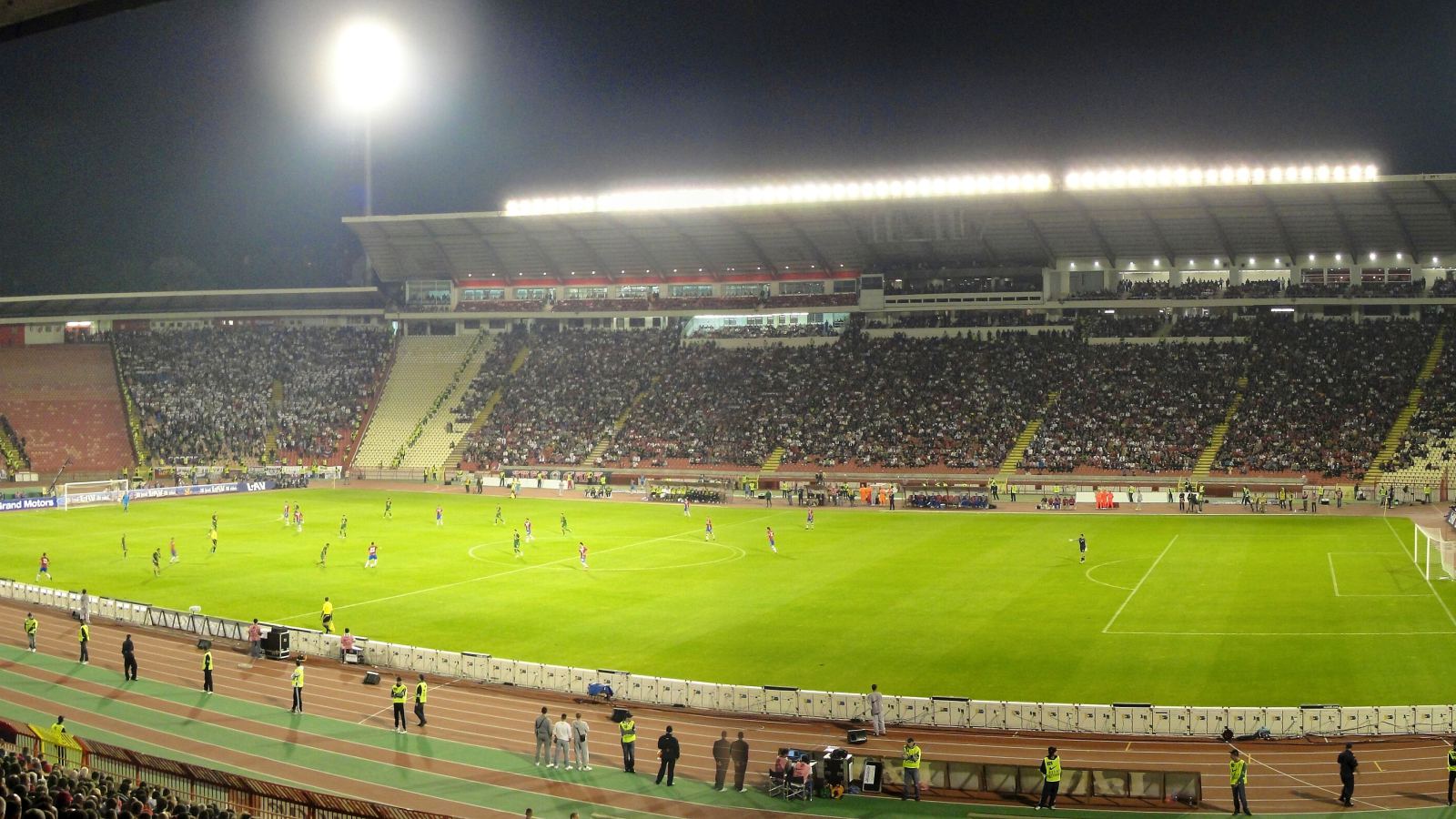 Fudbalski stadion noću