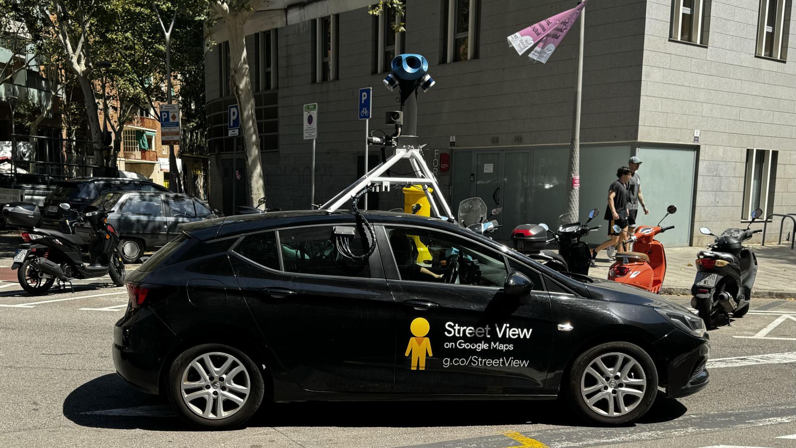 Google Street View automobil sa kamerom