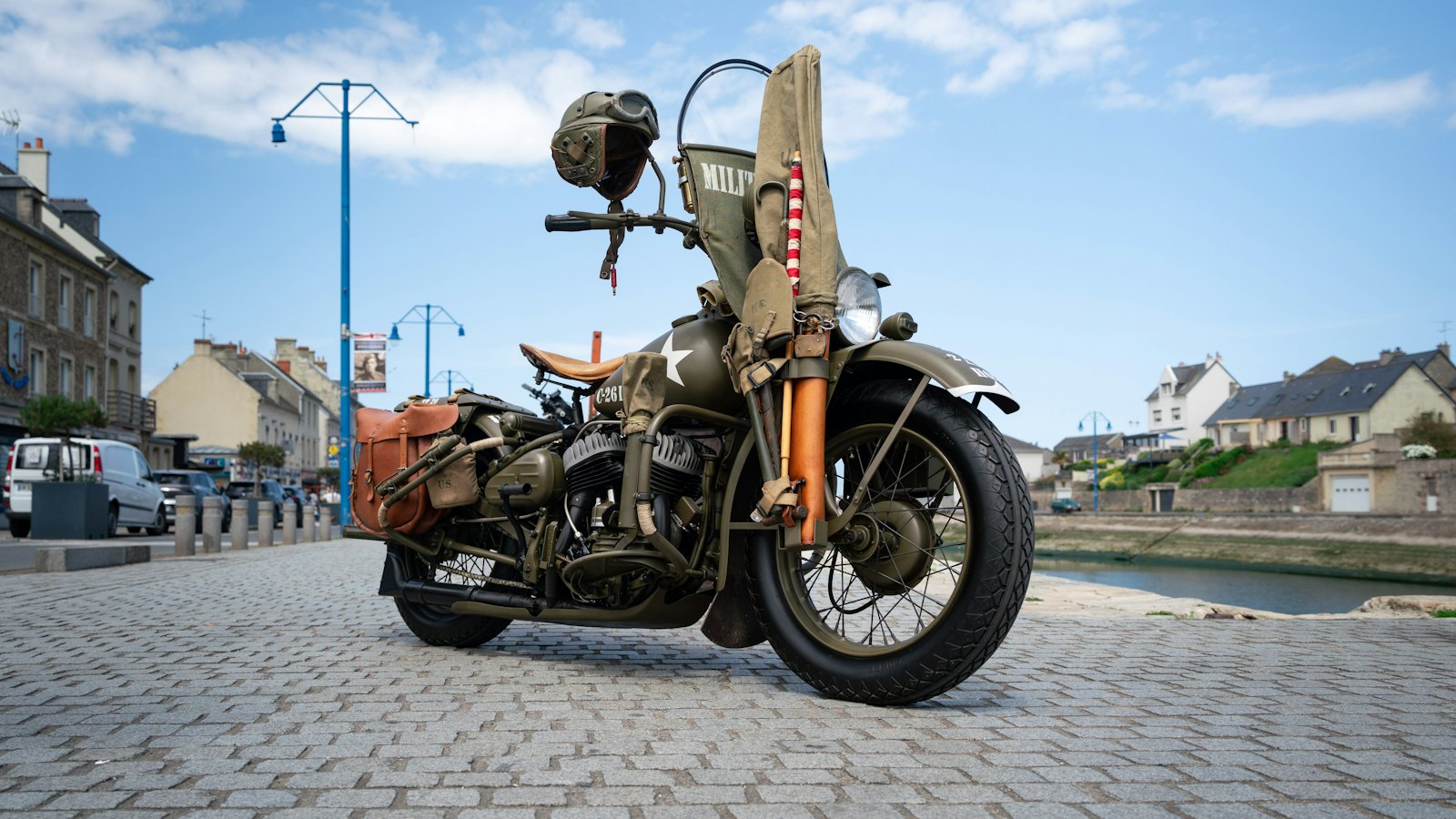 Stari Harli-Dejvidson motocikl na kaldrmi