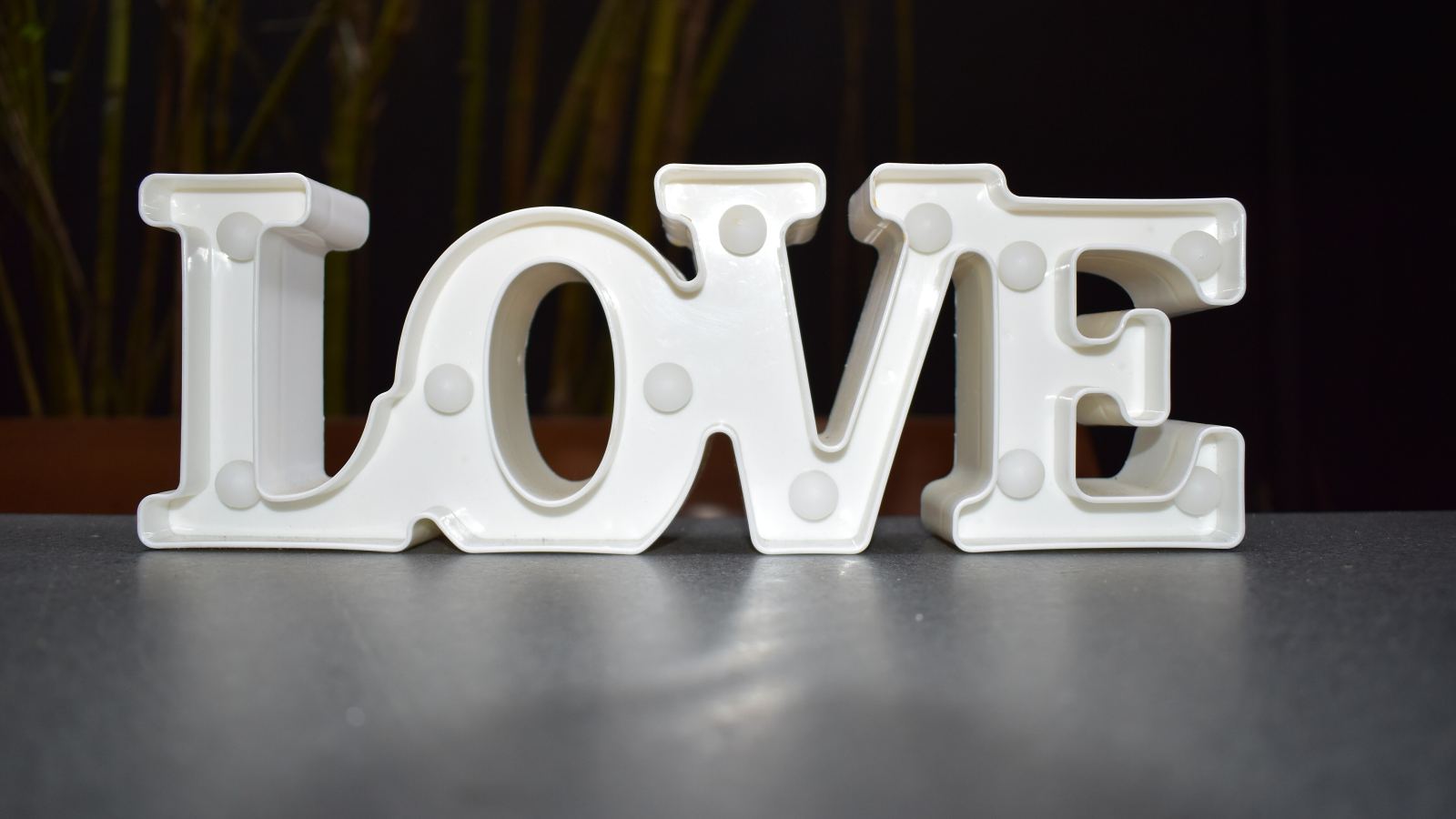 Natpis LOVE