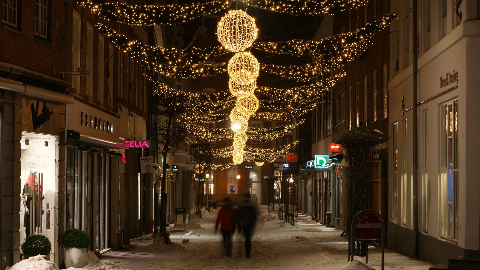 Praznične lampice u ulici